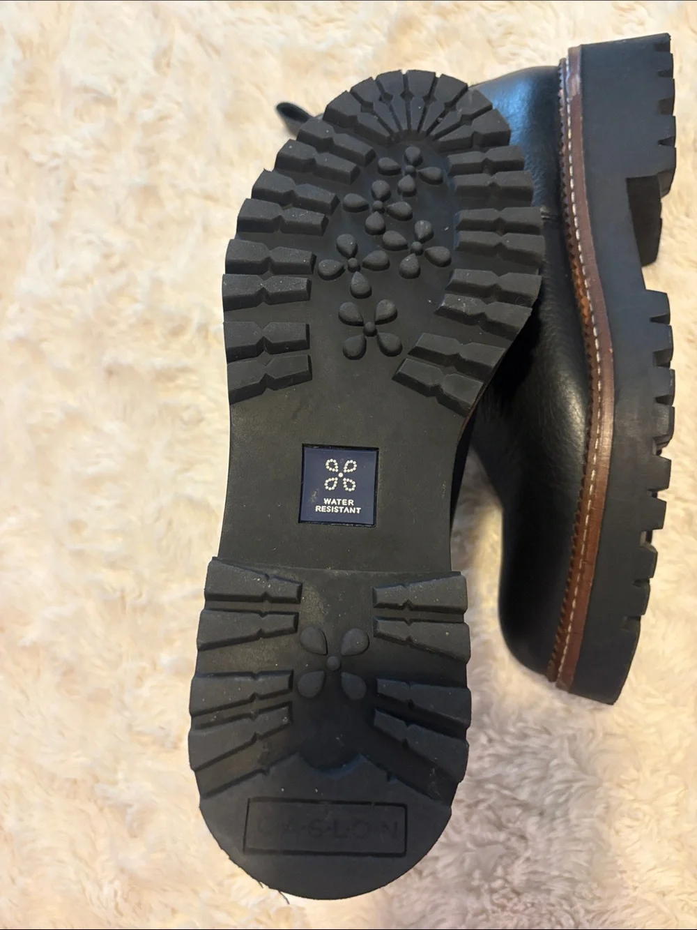 Women’s Black Chelsea Boots - Pull-On Lug Sole